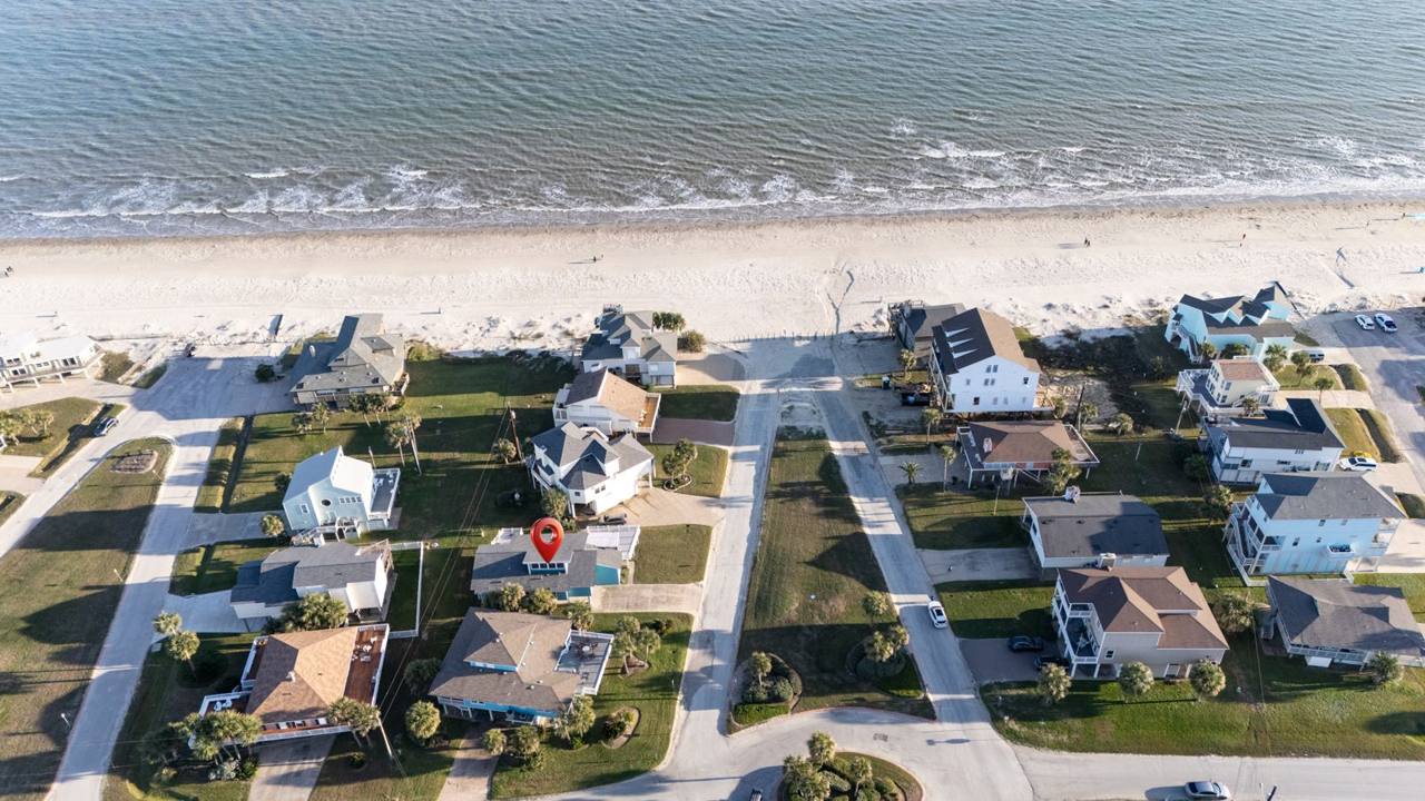 Overhead view: a short walk from the house to the sand and the Gulf