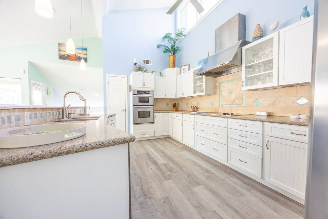 Spacious kitchen with double ovens, a cooktop and plenty of cabinet space